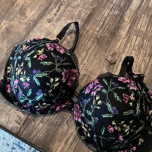 Victoria’s Secret Very Sexy Embroidered lace push up bra NEW 38Dd